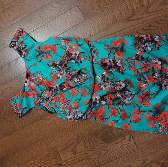 Jessica Simpson green faux wrap dress - Picture 3 of 6